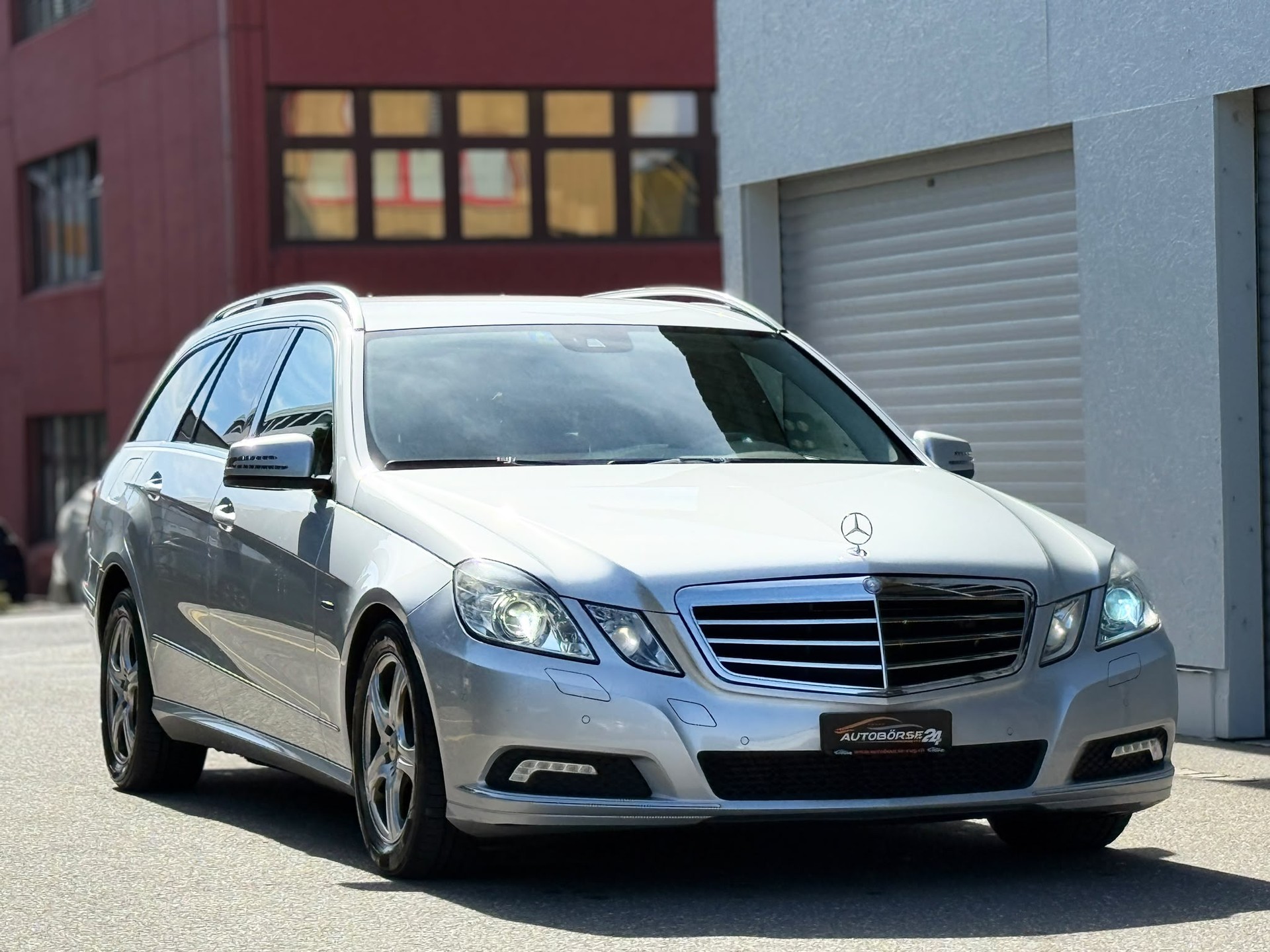 MERCEDES-BENZ E 220 CDI BlueEF My Star Kombi-showroom-element-1
