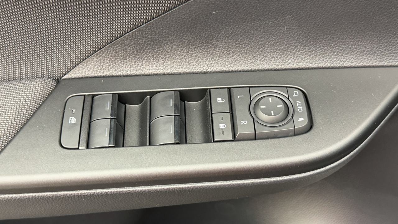 TOYOTA C-HR 2.0 PHEV CVT Style-image-9