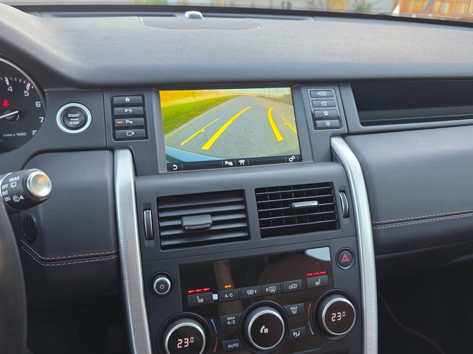 LAND ROVER Discovery Sport 2.0 Si4 HSE AT9 / Neu ab Mfk / AHK 2000kg-image-14