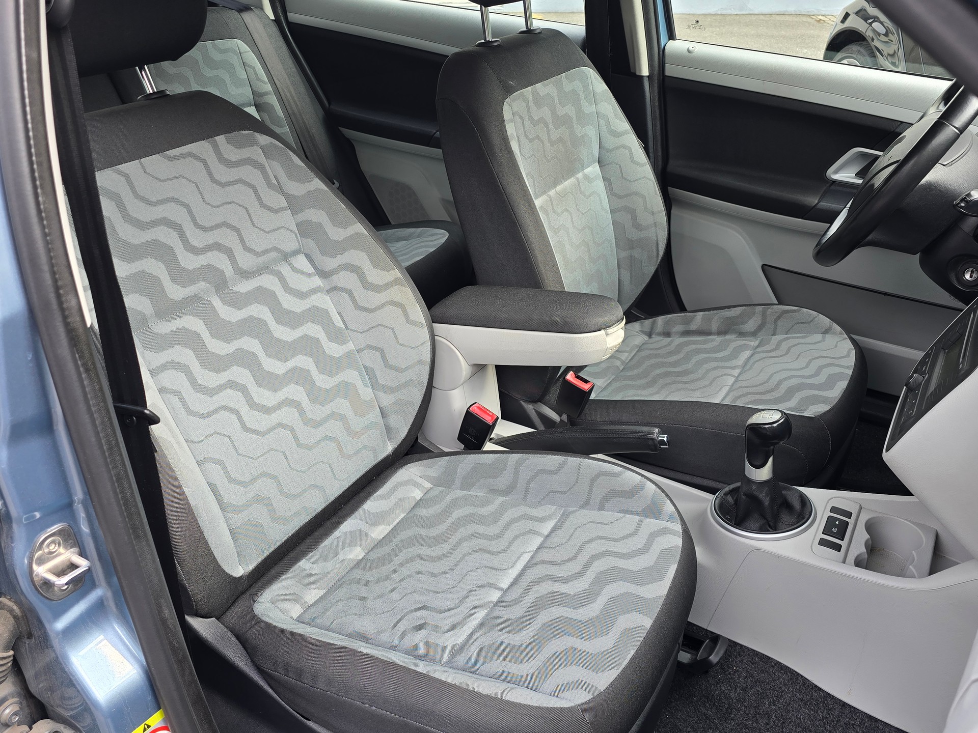 SKODA Fabia 1.4 Elegance-image-6