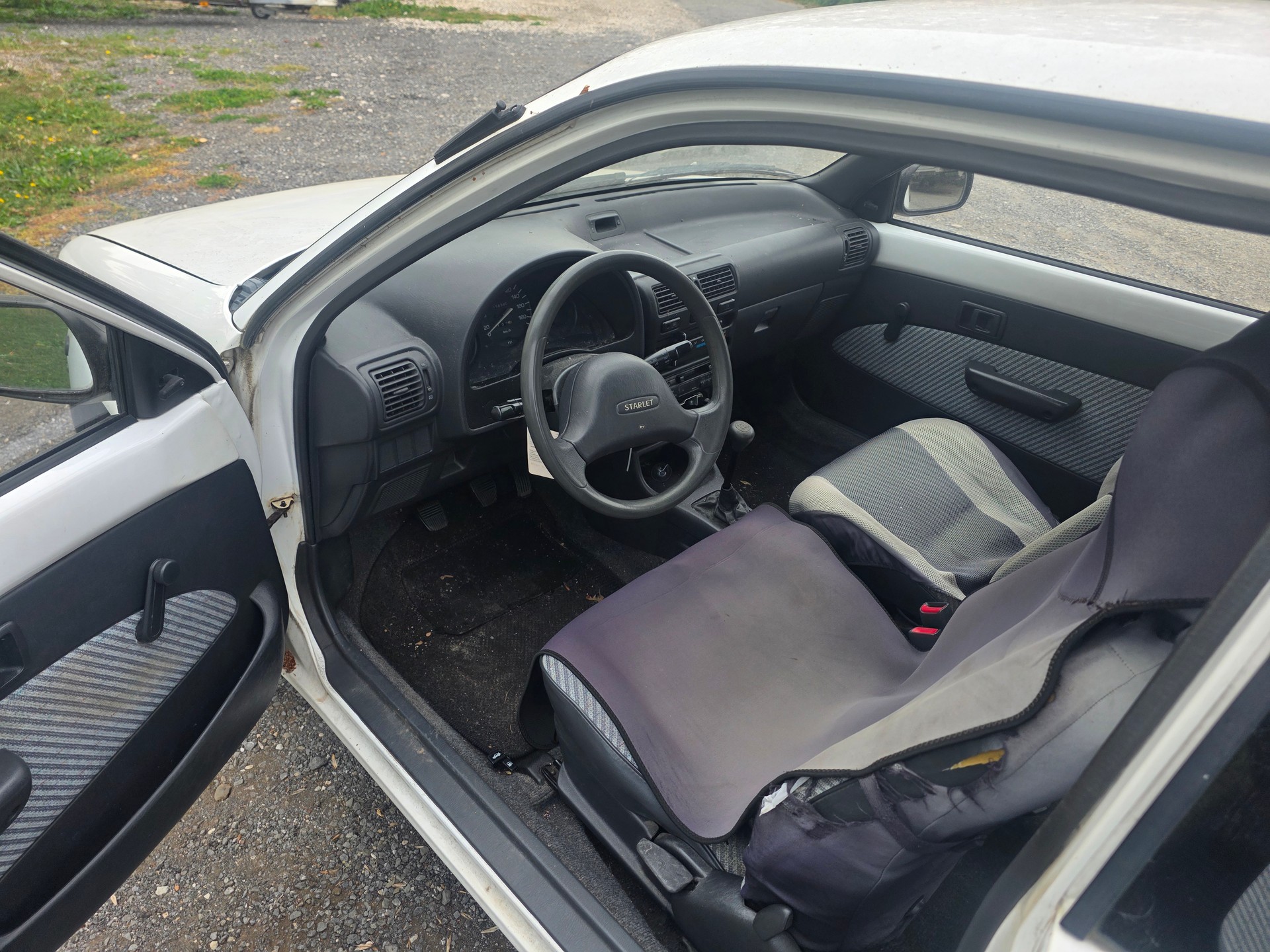 TOYOTA Starlet 1.3 XLi-image-8
