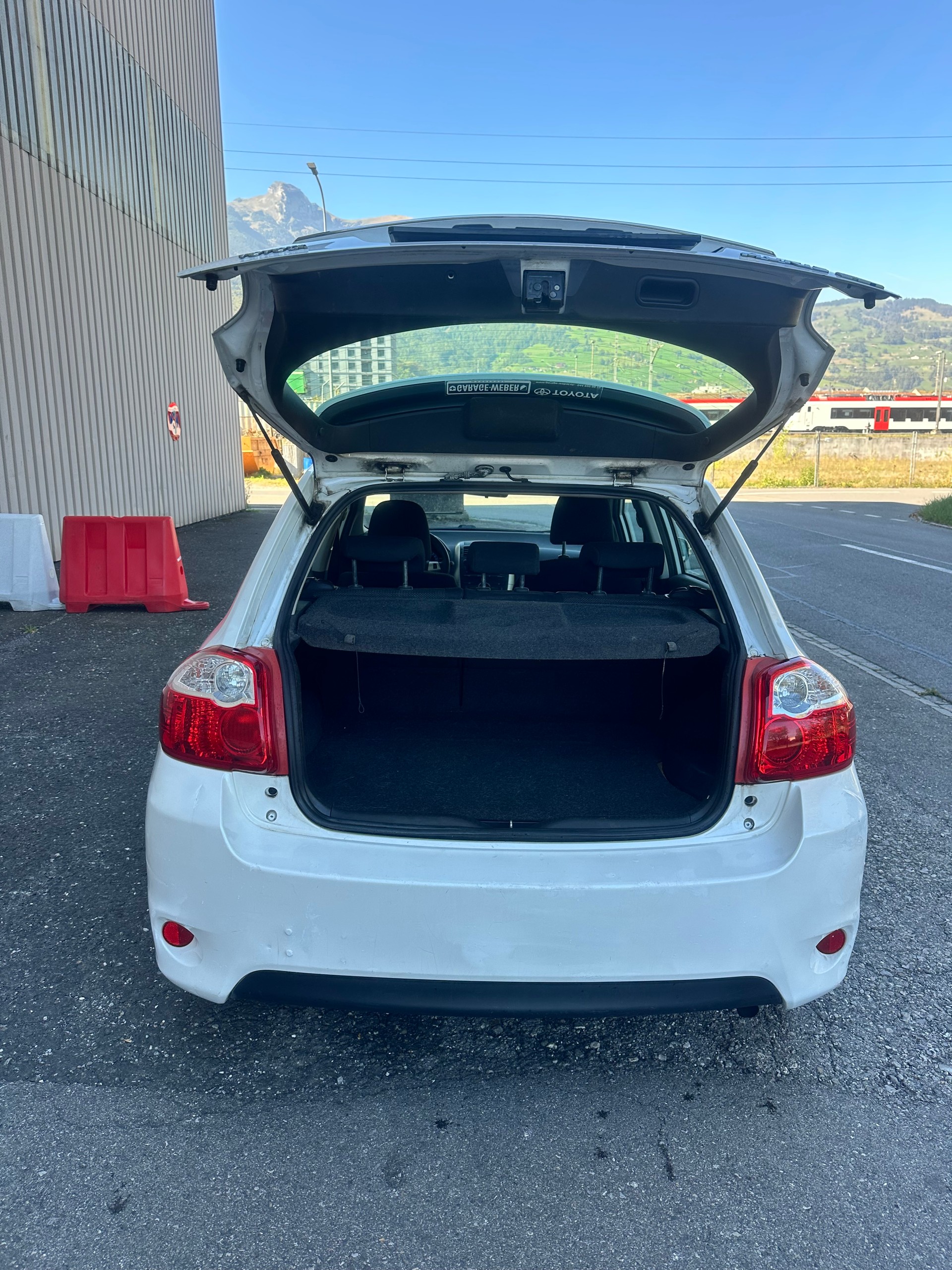 TOYOTA Auris 1.8 16V HSD Linea Luna-image-6