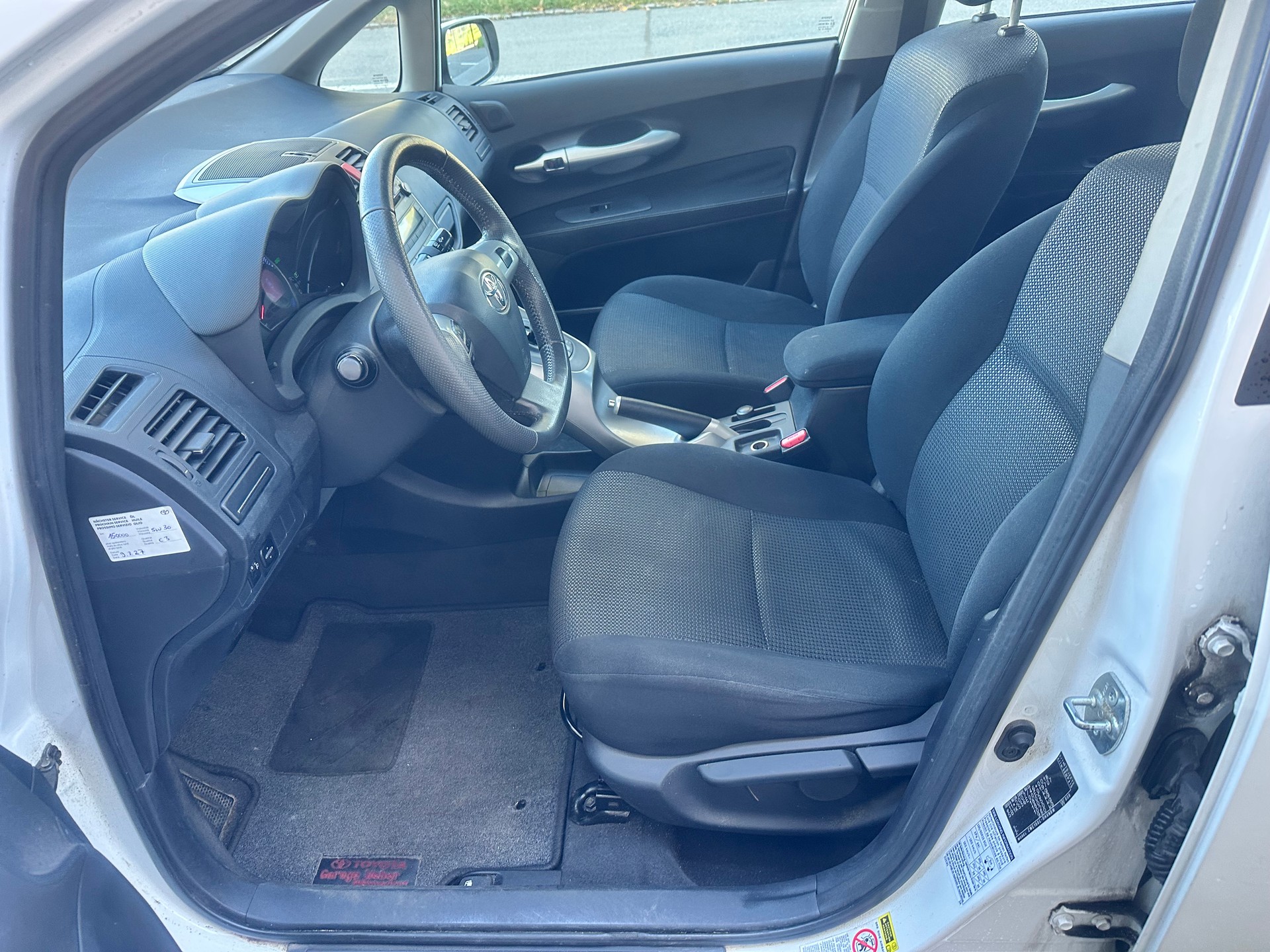TOYOTA Auris 1.8 16V HSD Linea Luna-image-13