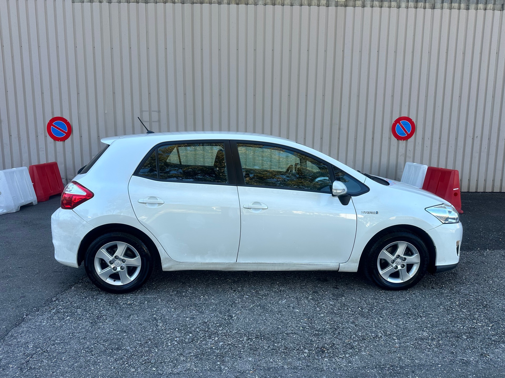TOYOTA Auris 1.8 16V HSD Linea Luna-image-8
