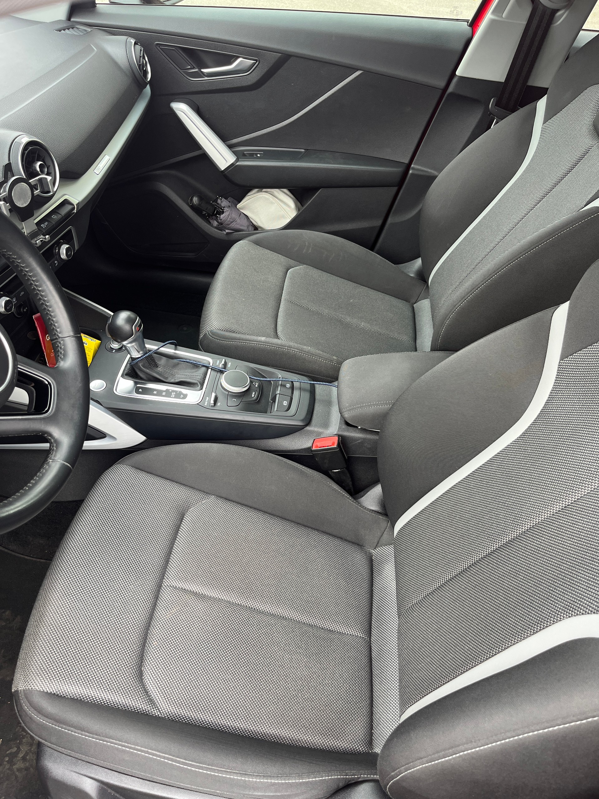AUDI 1.6 30 TDI Design S-Tronic-image-8