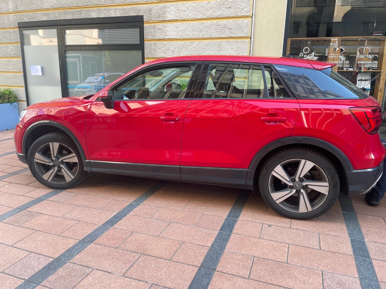 AUDI 1.6 30 TDI Design S-Tronic-image-0