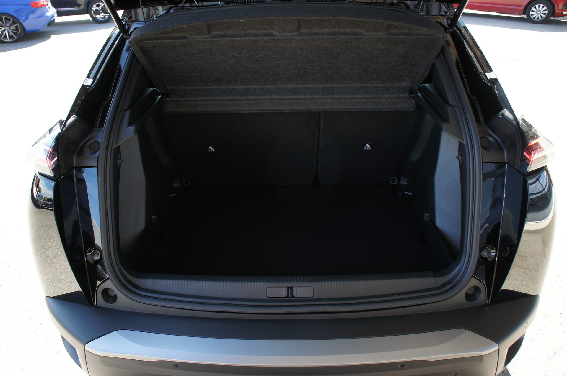 PEUGEOT 2008 1.2 145 MHEV GT-image-11
