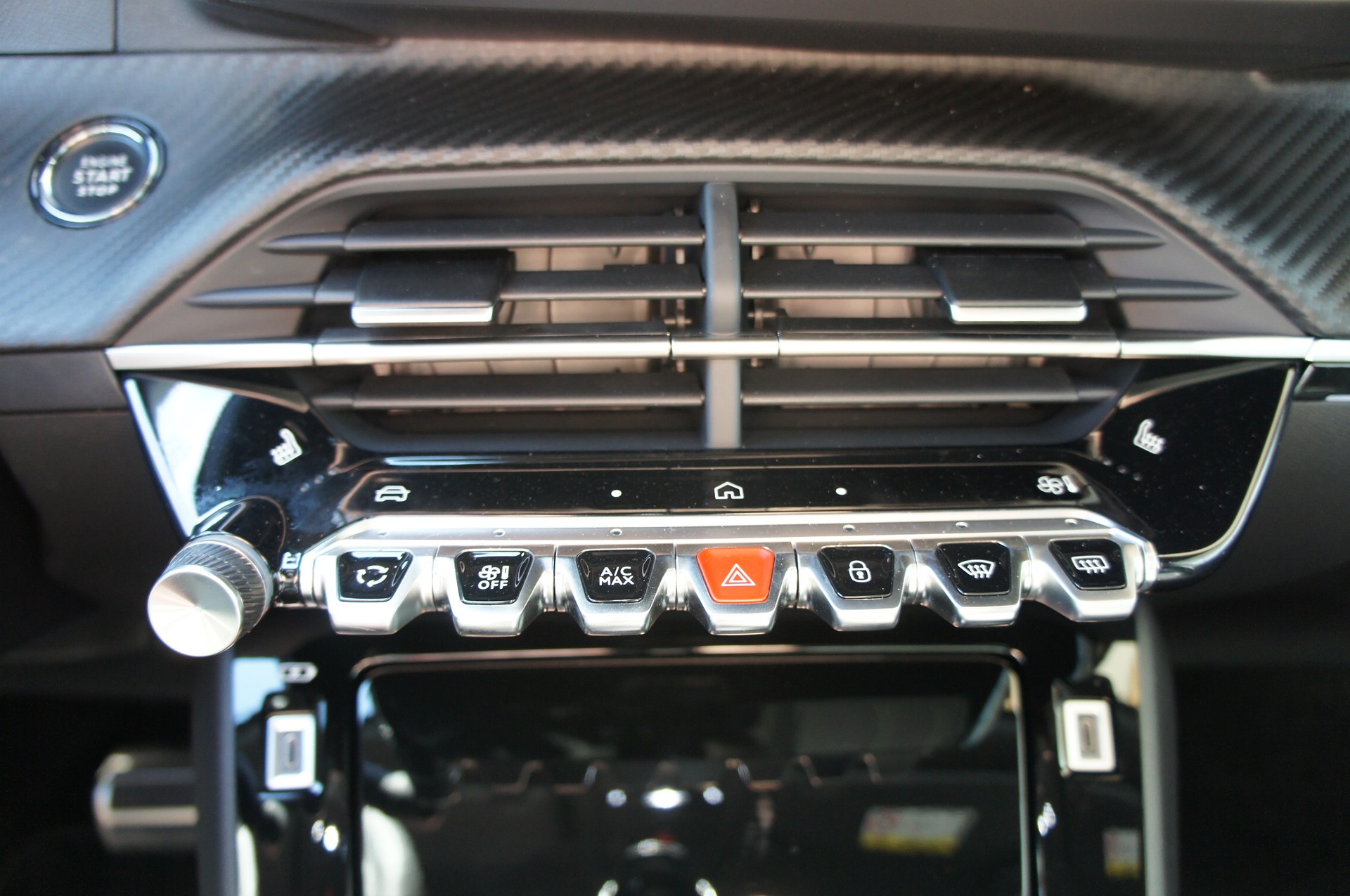 PEUGEOT 2008 1.2 145 MHEV GT-image-19