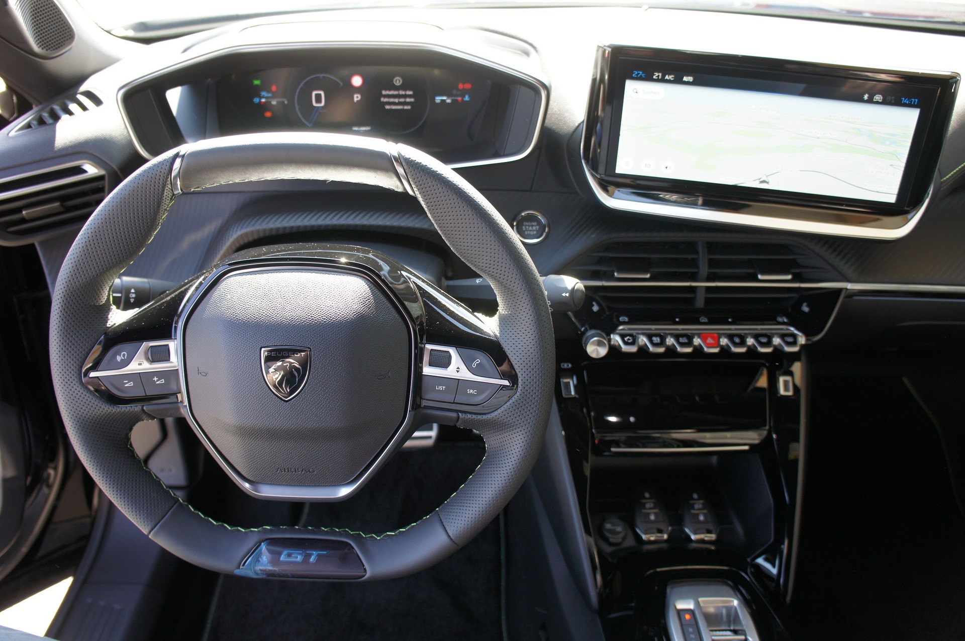 PEUGEOT 2008 1.2 145 MHEV GT-image-25