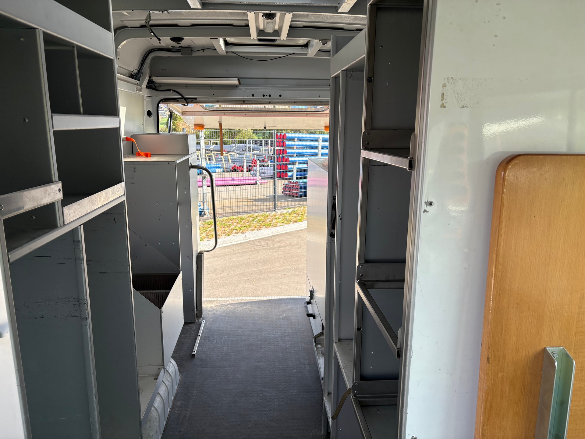 MERCEDES-BENZ Vario 815 D-image-28