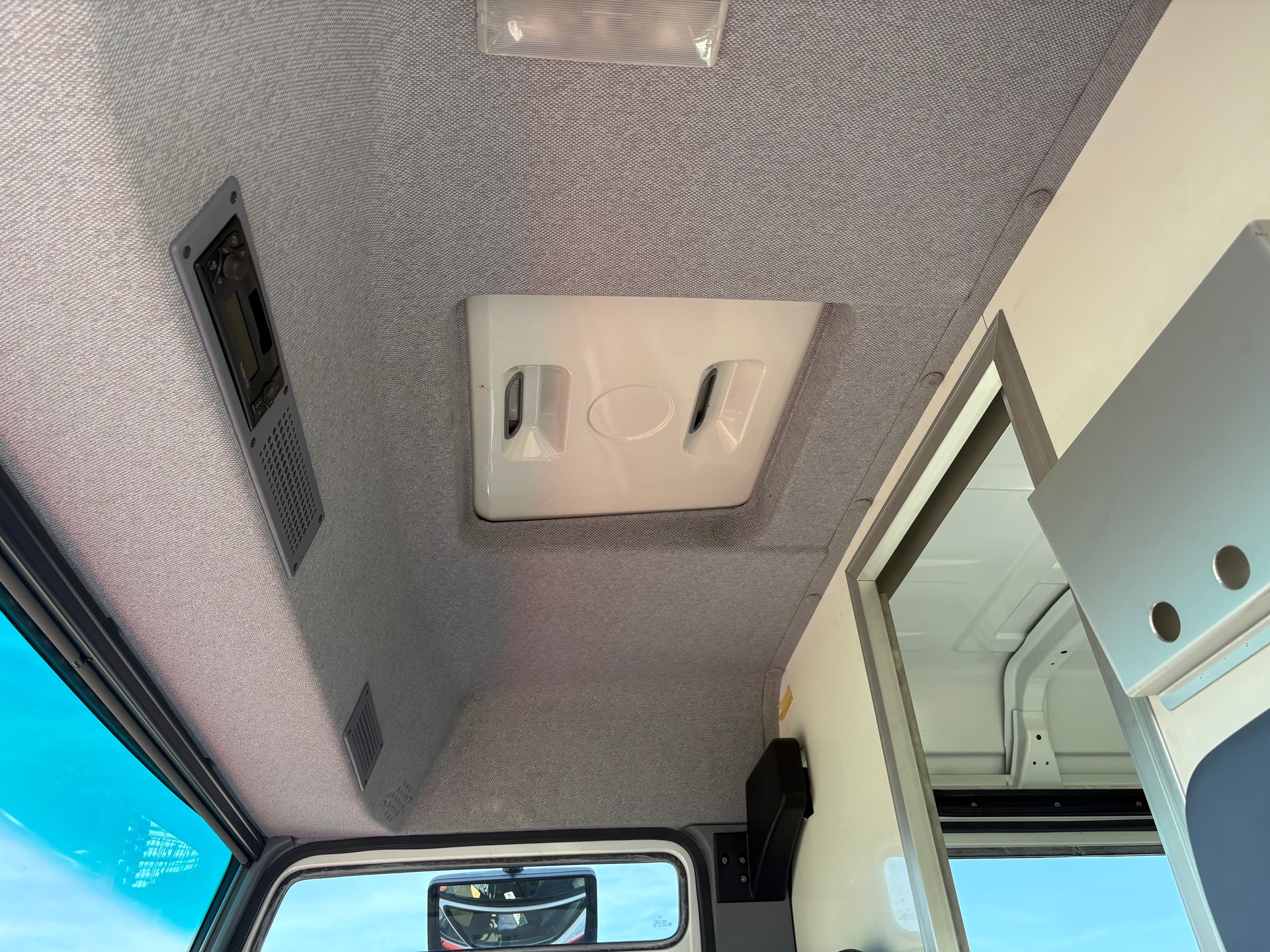 MERCEDES-BENZ Vario 815 D-image-12