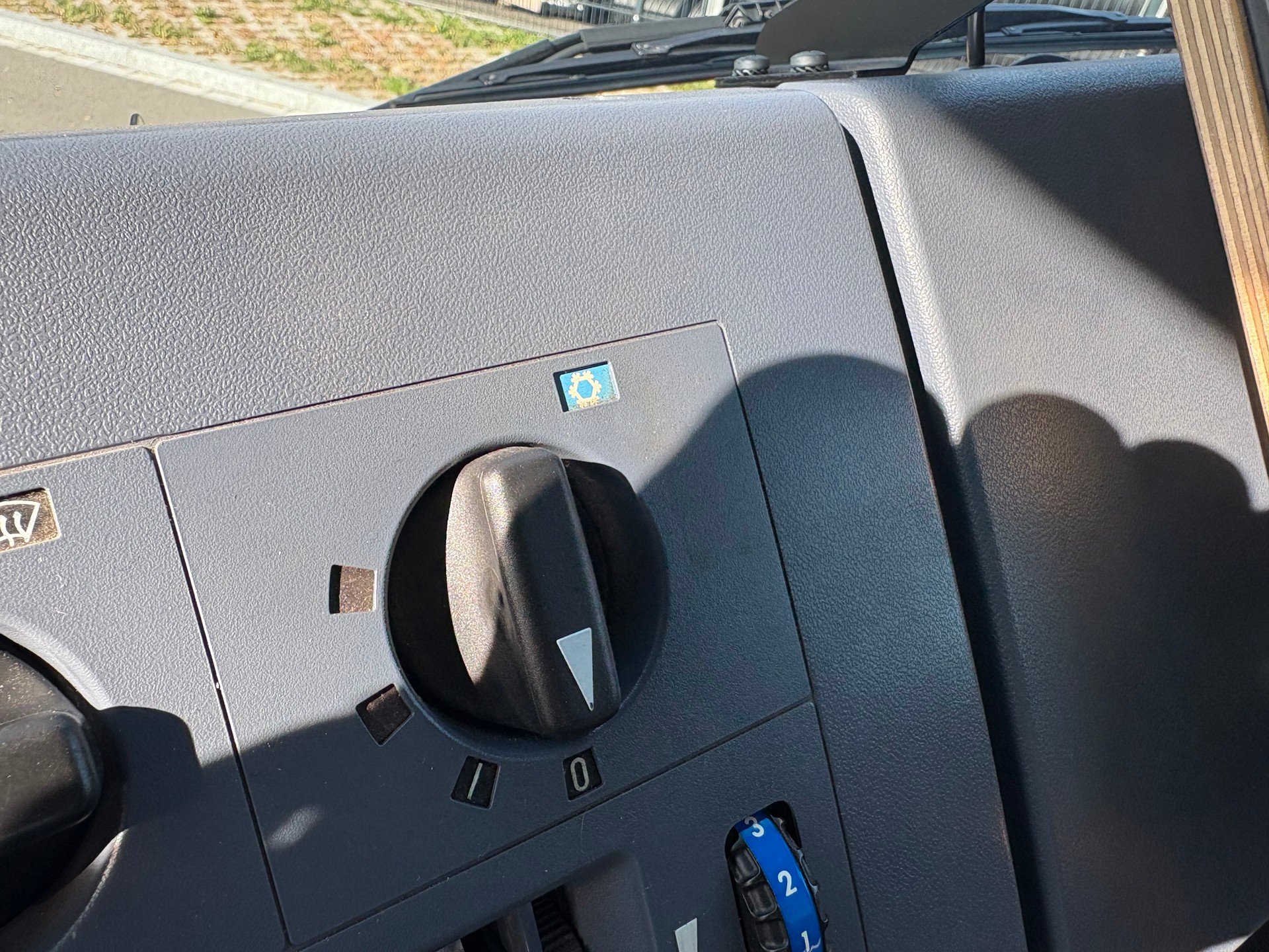 MERCEDES-BENZ Vario 815 D-image-11