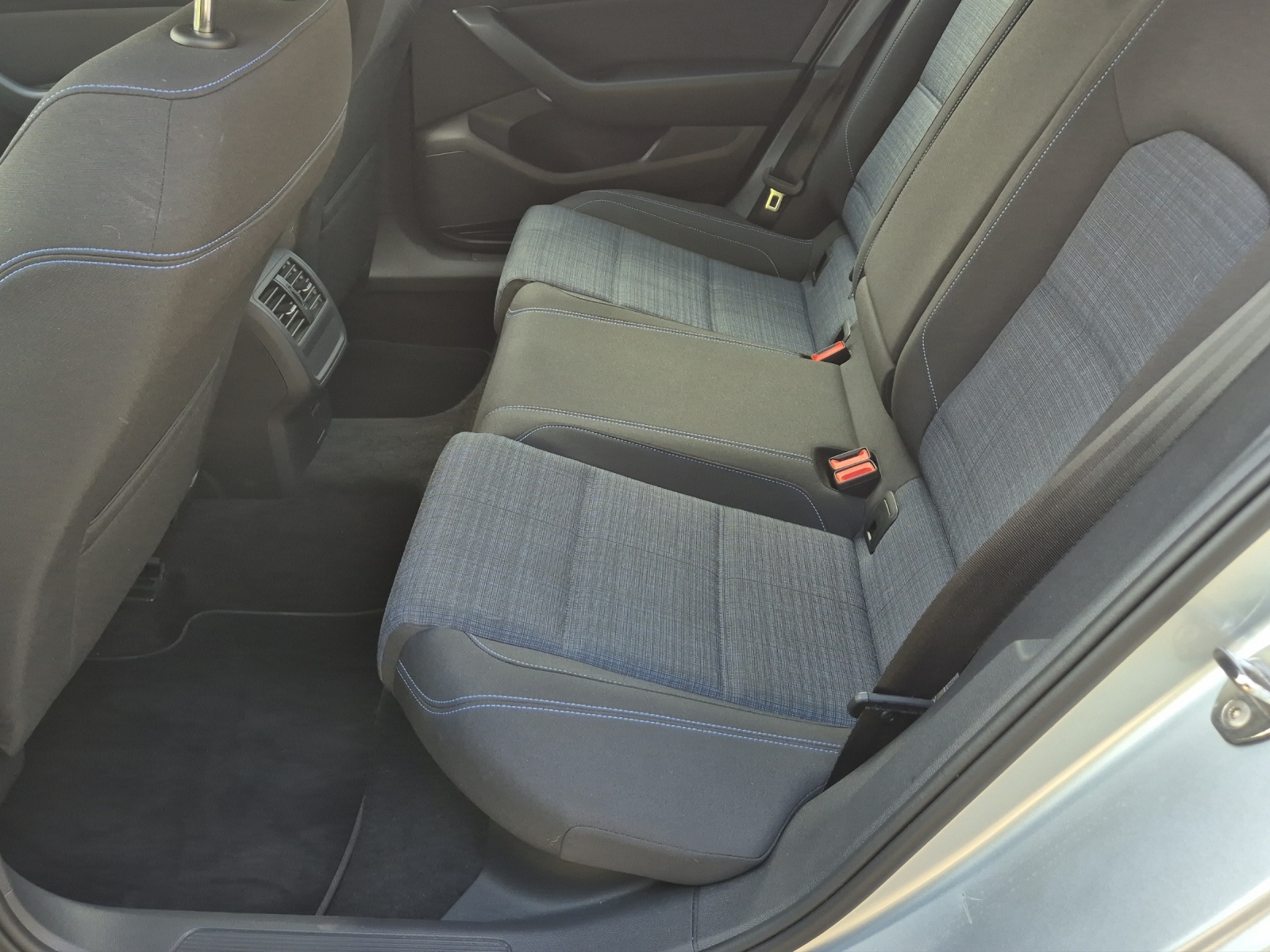 VW Passat Variant 1.4 TSI GTE Hybrid DSG*Anhängerkupplung*-image-19