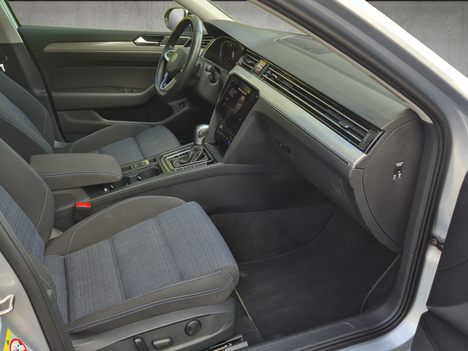 VW Passat Variant 1.4 TSI GTE Hybrid DSG*Anhängerkupplung*-image-18