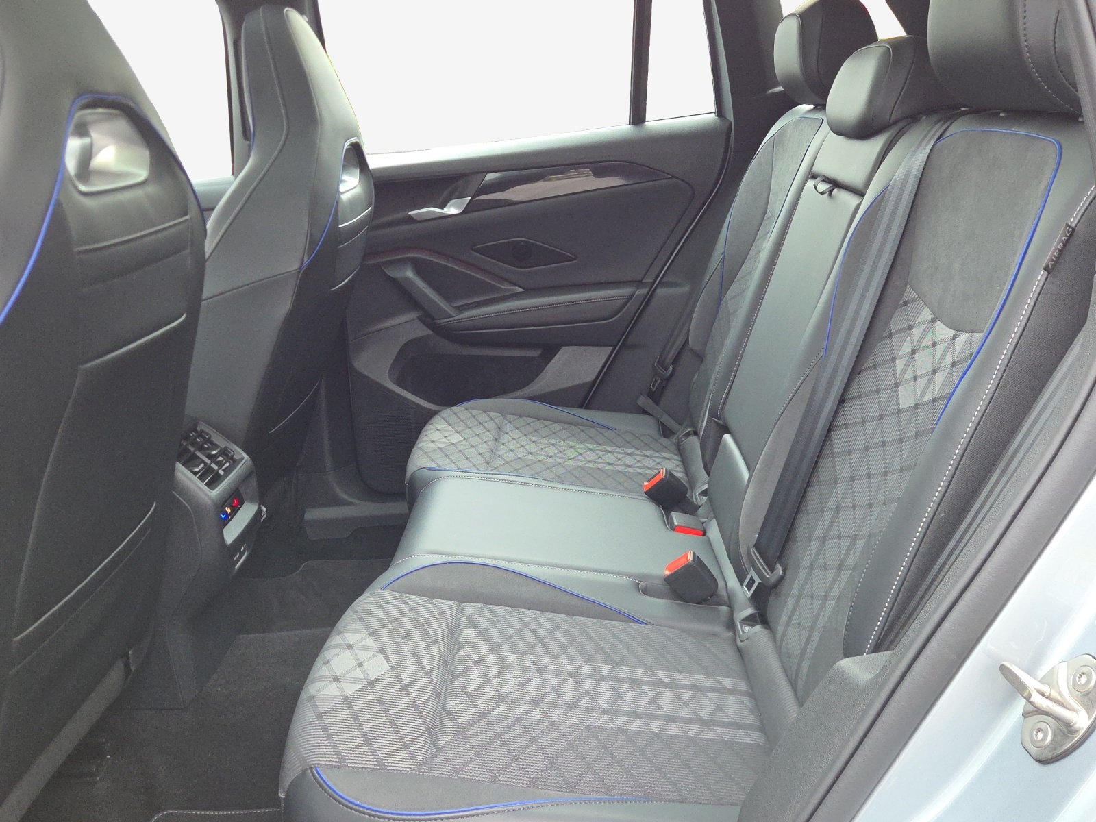 VW Tiguan 2.0 TSI DSG R-Line 4Motion-image-11