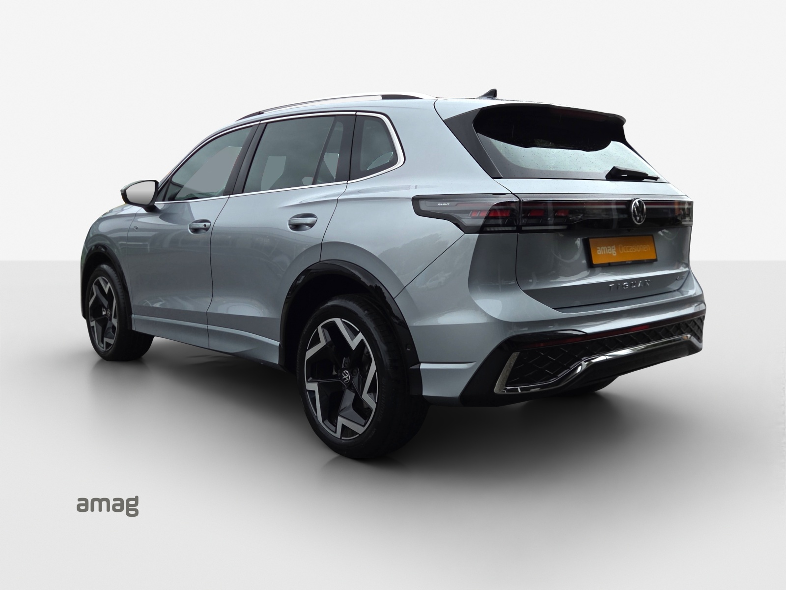 VW Tiguan 2.0 TSI DSG R-Line 4Motion-image-2