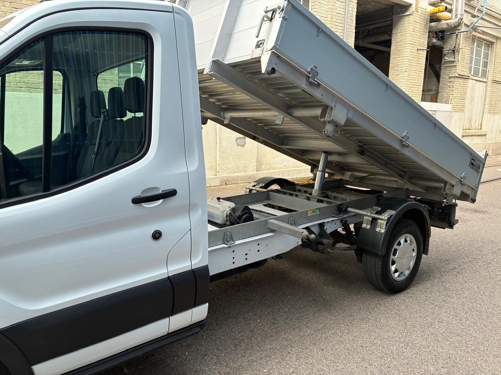 FORD Transit 350 L2 Trend 2.0 TDCi 170 RWD-image-10