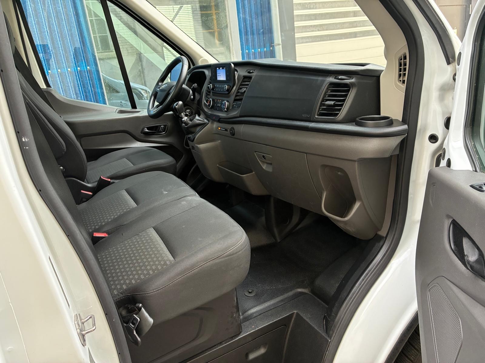 FORD Transit 350 L2 Trend 2.0 TDCi 170 RWD-image-6