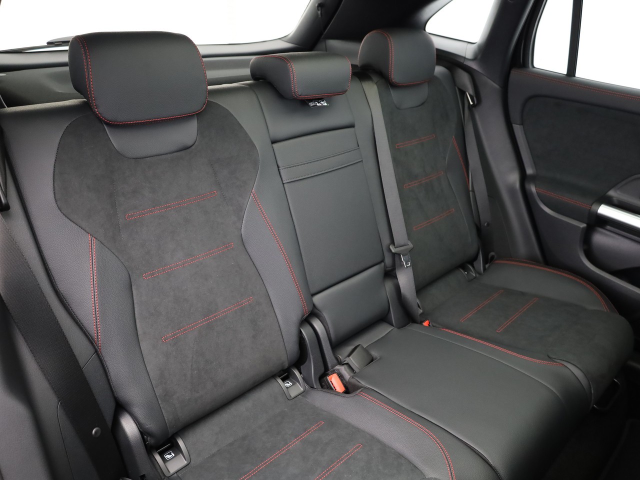 MERCEDES-BENZ GLA 250 4Matic 8G-DCT-image-10