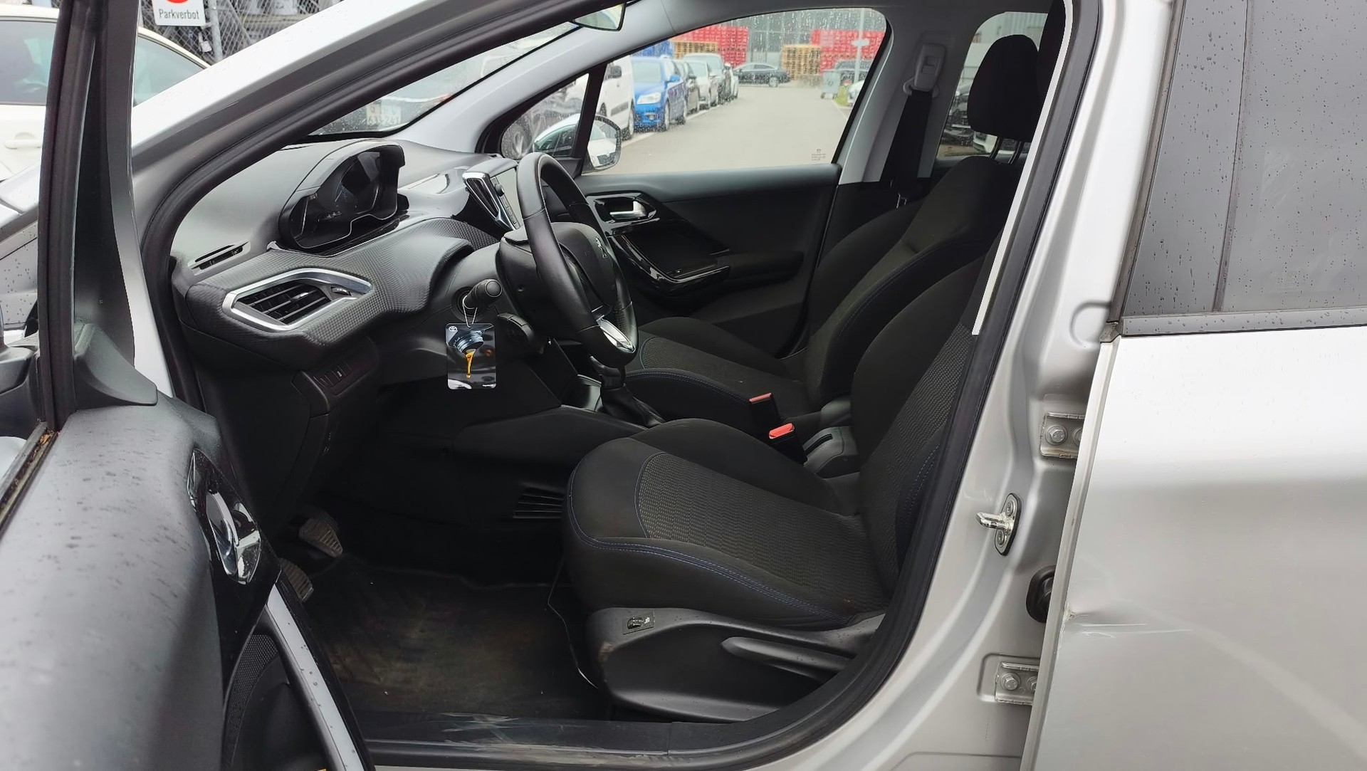 PEUGEOT 208 1.2 PureTech Style-image-8