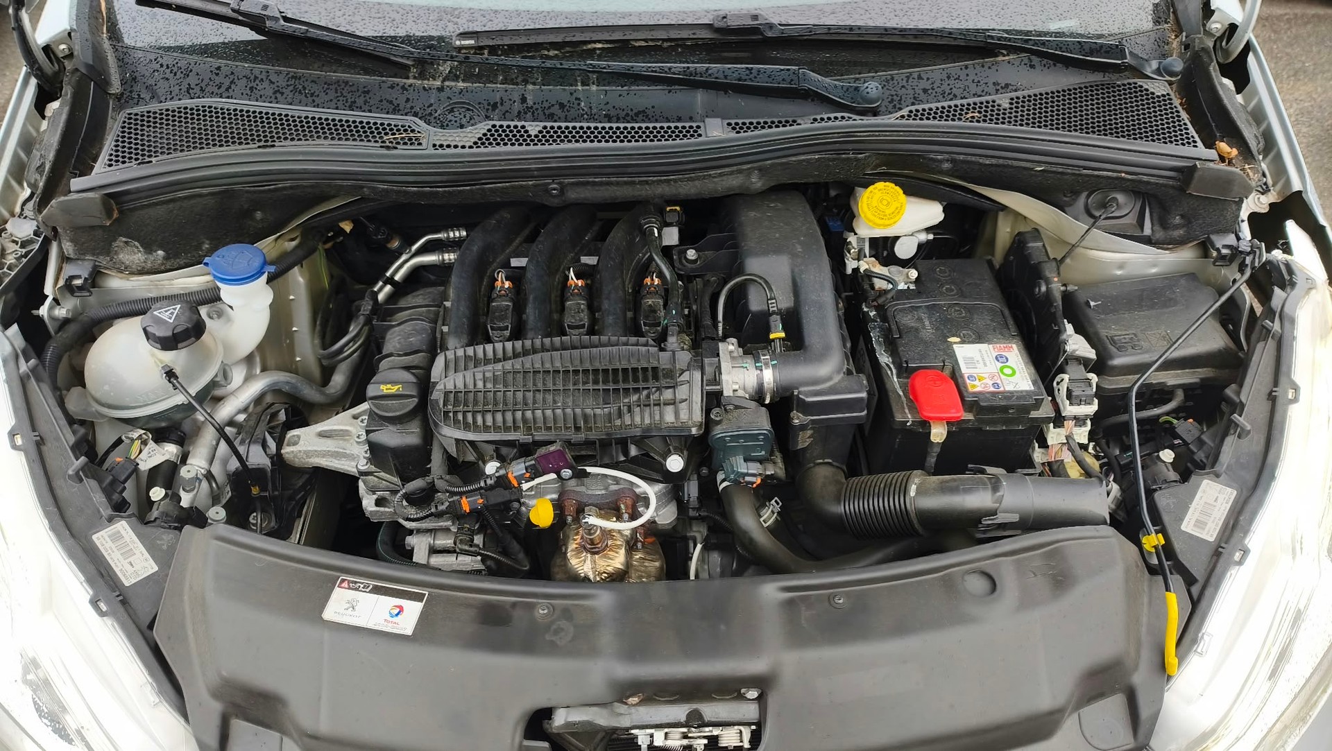 PEUGEOT 208 1.2 PureTech Style-image-6
