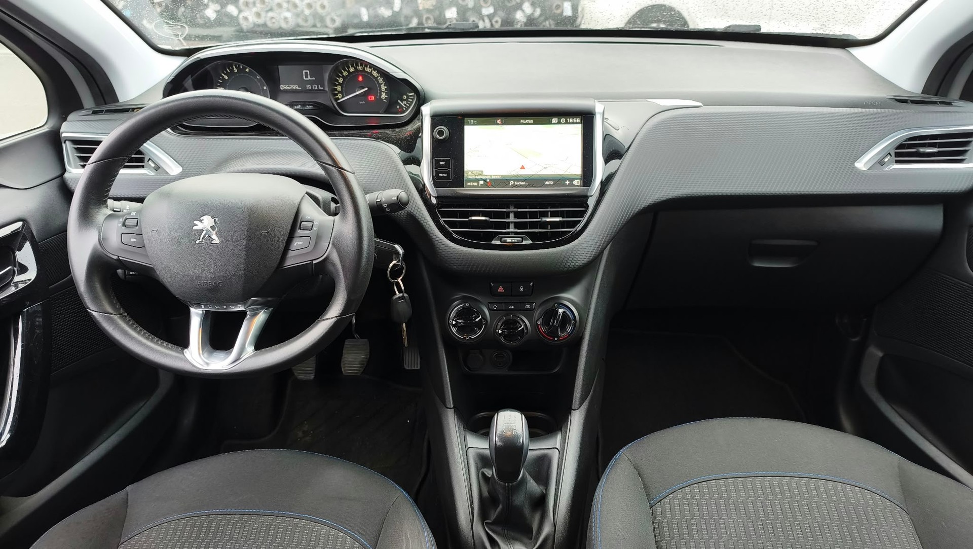 PEUGEOT 208 1.2 PureTech Style-image-9
