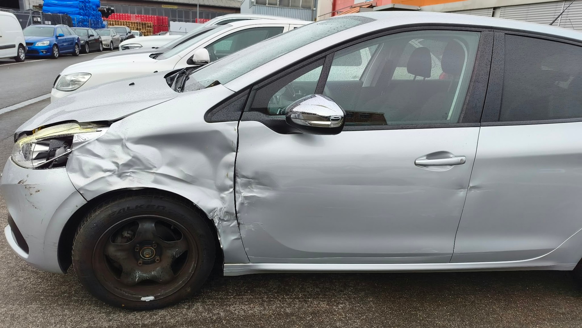 PEUGEOT 208 1.2 PureTech Style-image-13