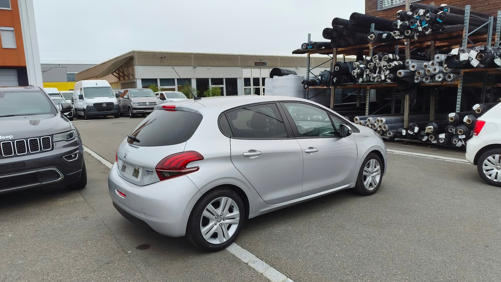 PEUGEOT 208 1.2 PureTech Style-image-1