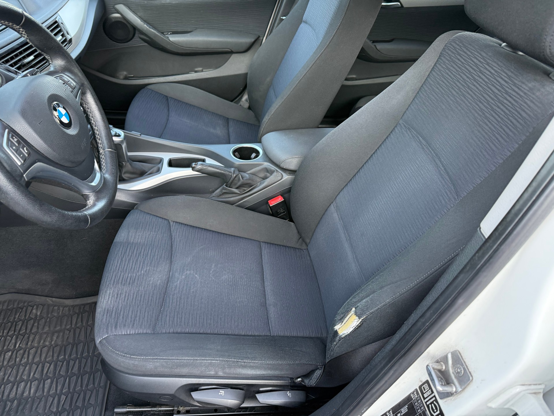BMW X1 xDrive 18d-image-8
