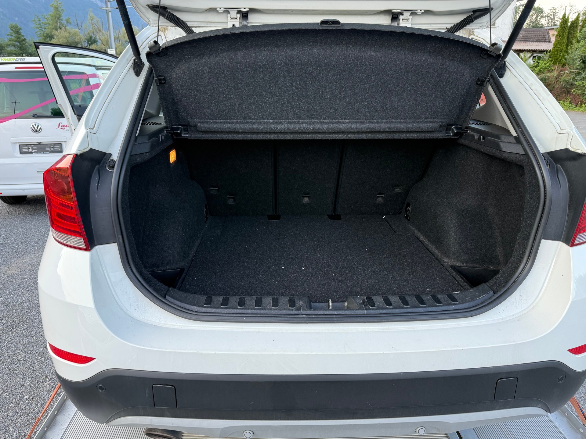BMW X1 xDrive 18d-image-13