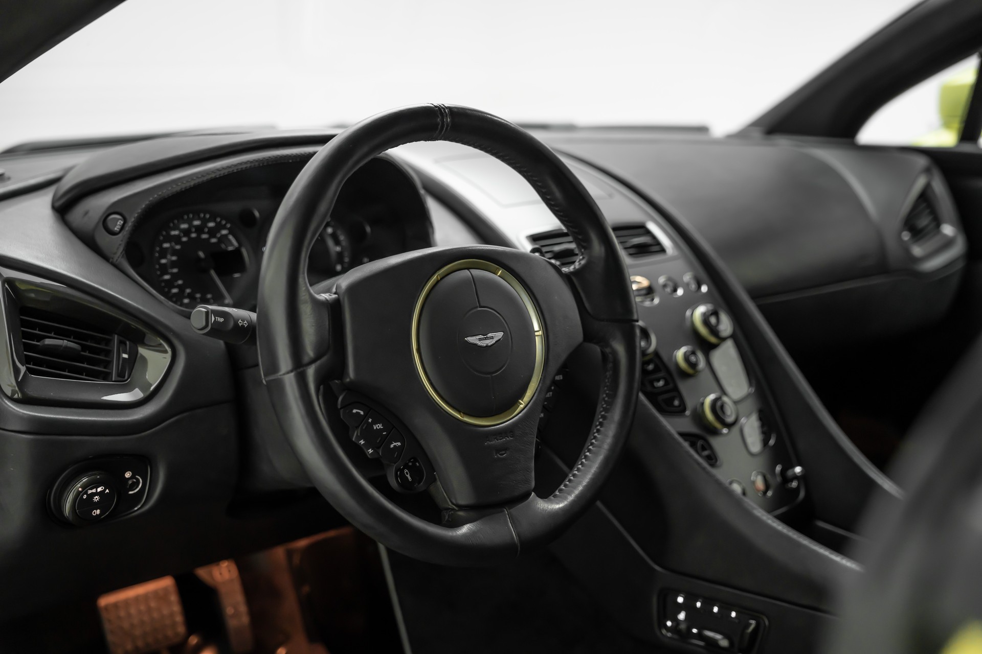 ASTON MARTIN Vanquish Zagato-image-28