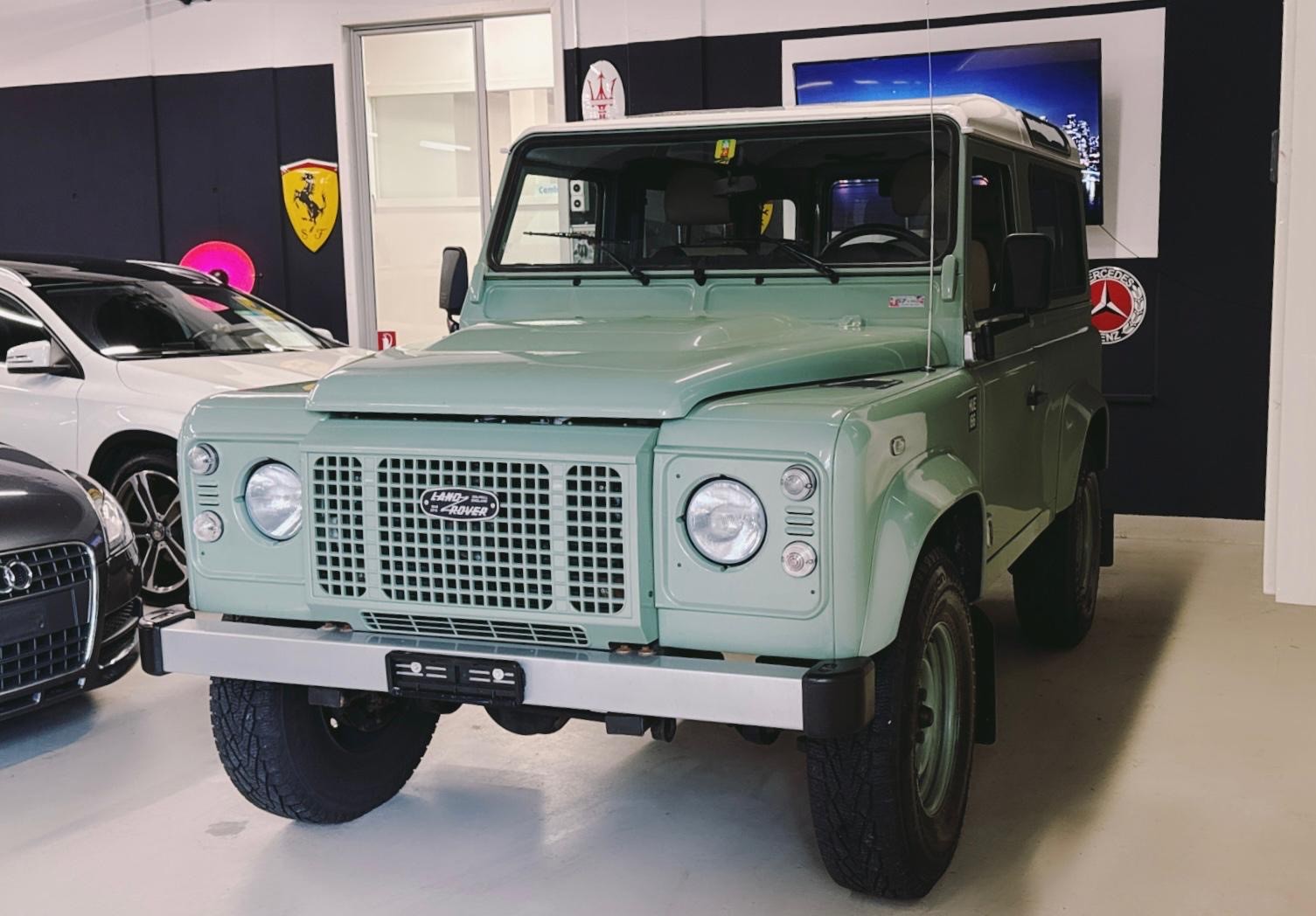 LAND ROVER Defender 90 2.2 TD4 Station Wagon Heritage-image-1