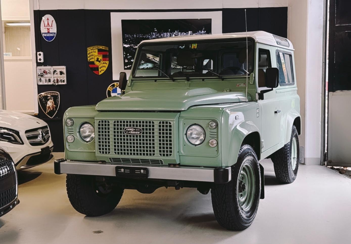LAND ROVER Defender 90 2.2 TD4 Station Wagon Heritage-image-6