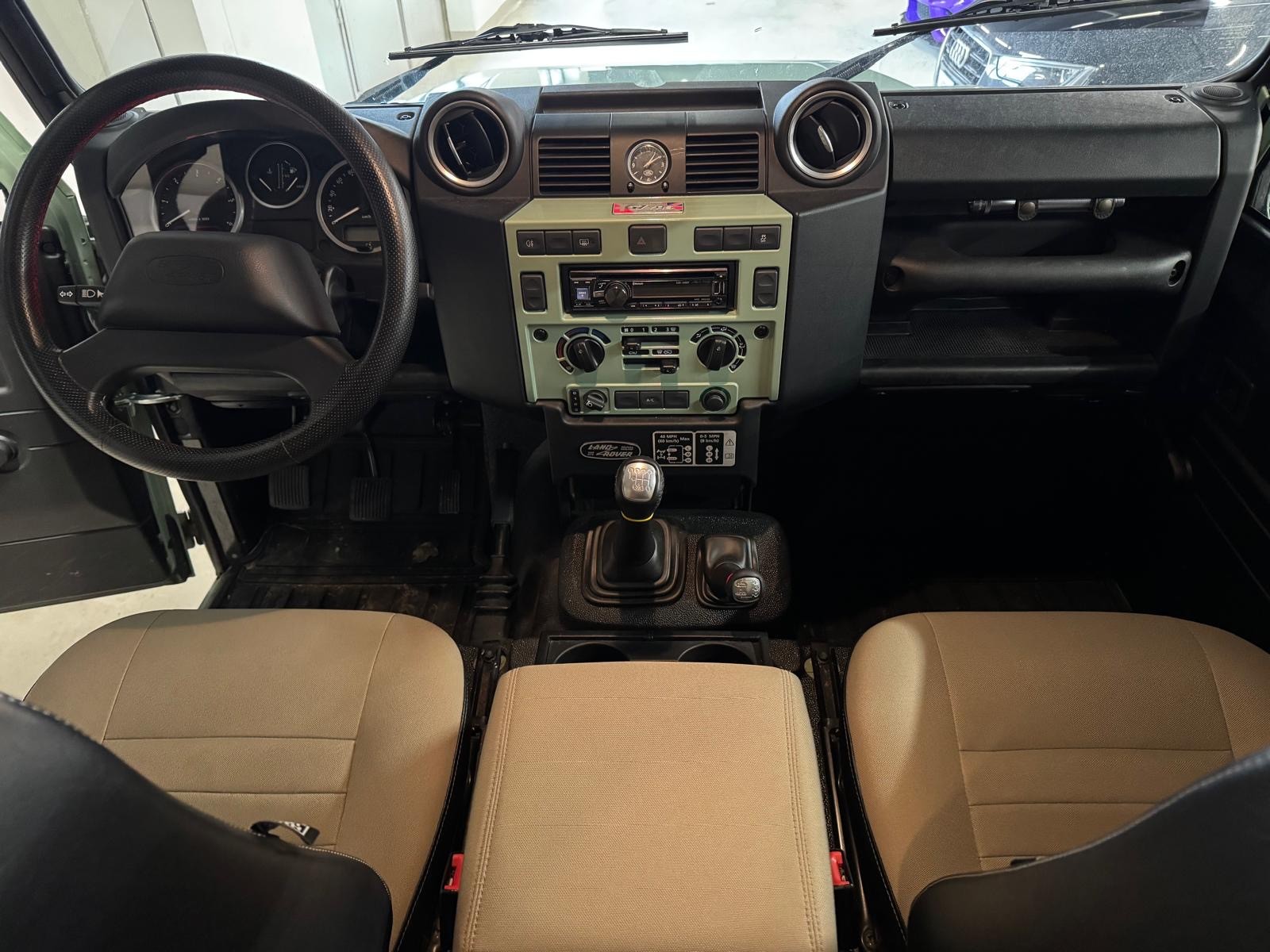 LAND ROVER Defender 90 2.2 TD4 Station Wagon Heritage-image-13