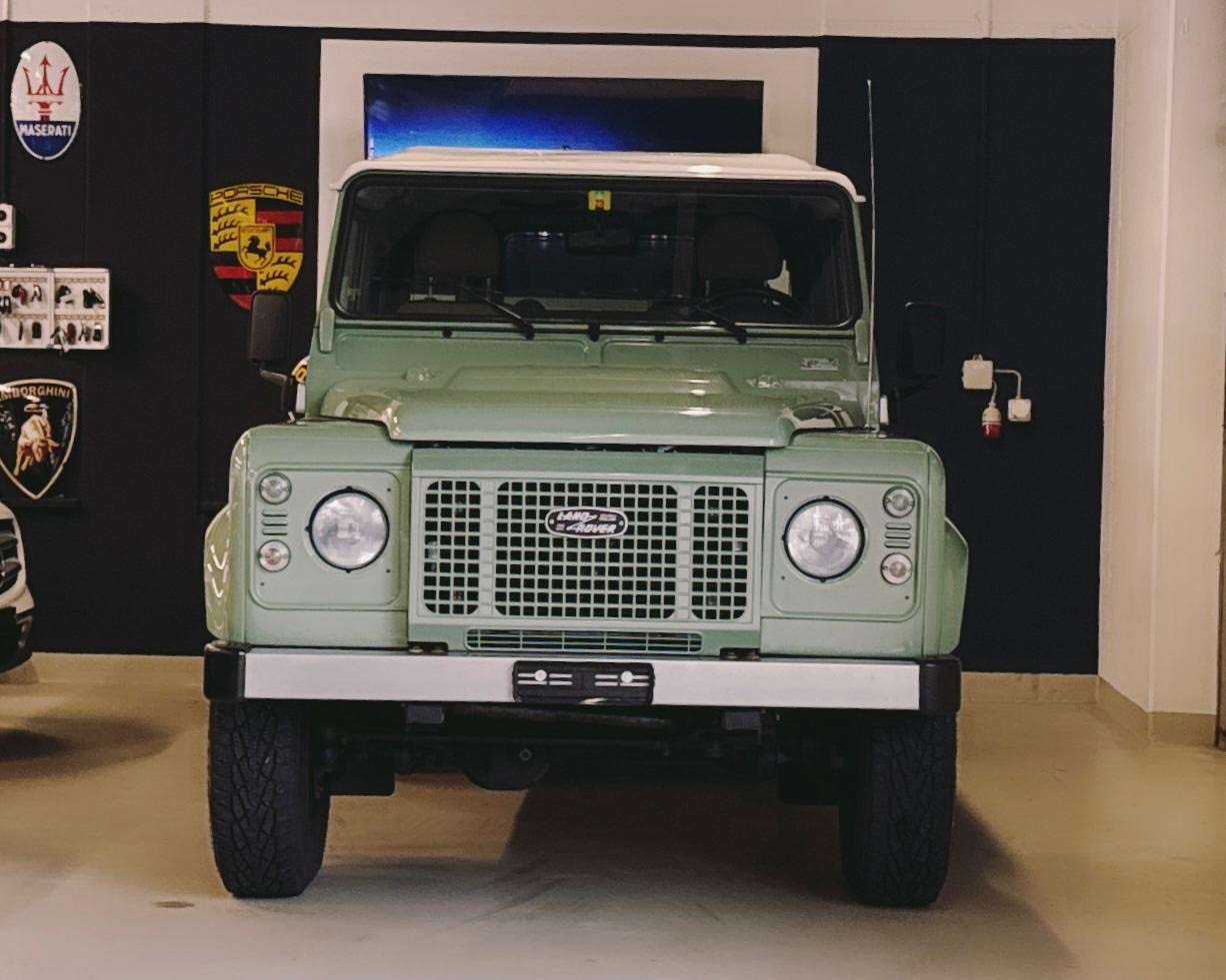 LAND ROVER Defender 90 2.2 TD4 Station Wagon Heritage-image-2