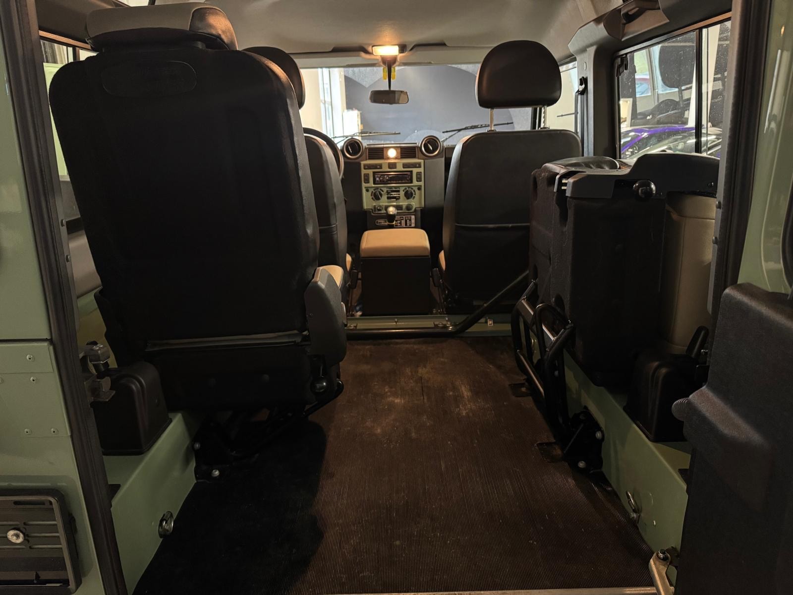 LAND ROVER Defender 90 2.2 TD4 Station Wagon Heritage-image-10