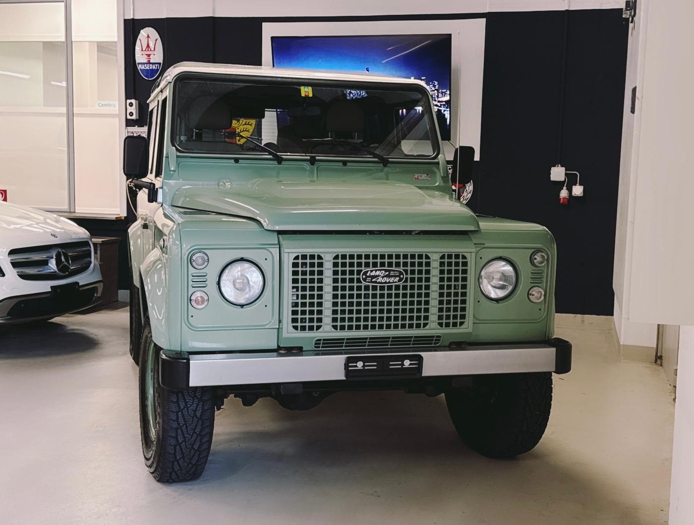LAND ROVER Defender 90 2.2 TD4 Station Wagon Heritage-image-5