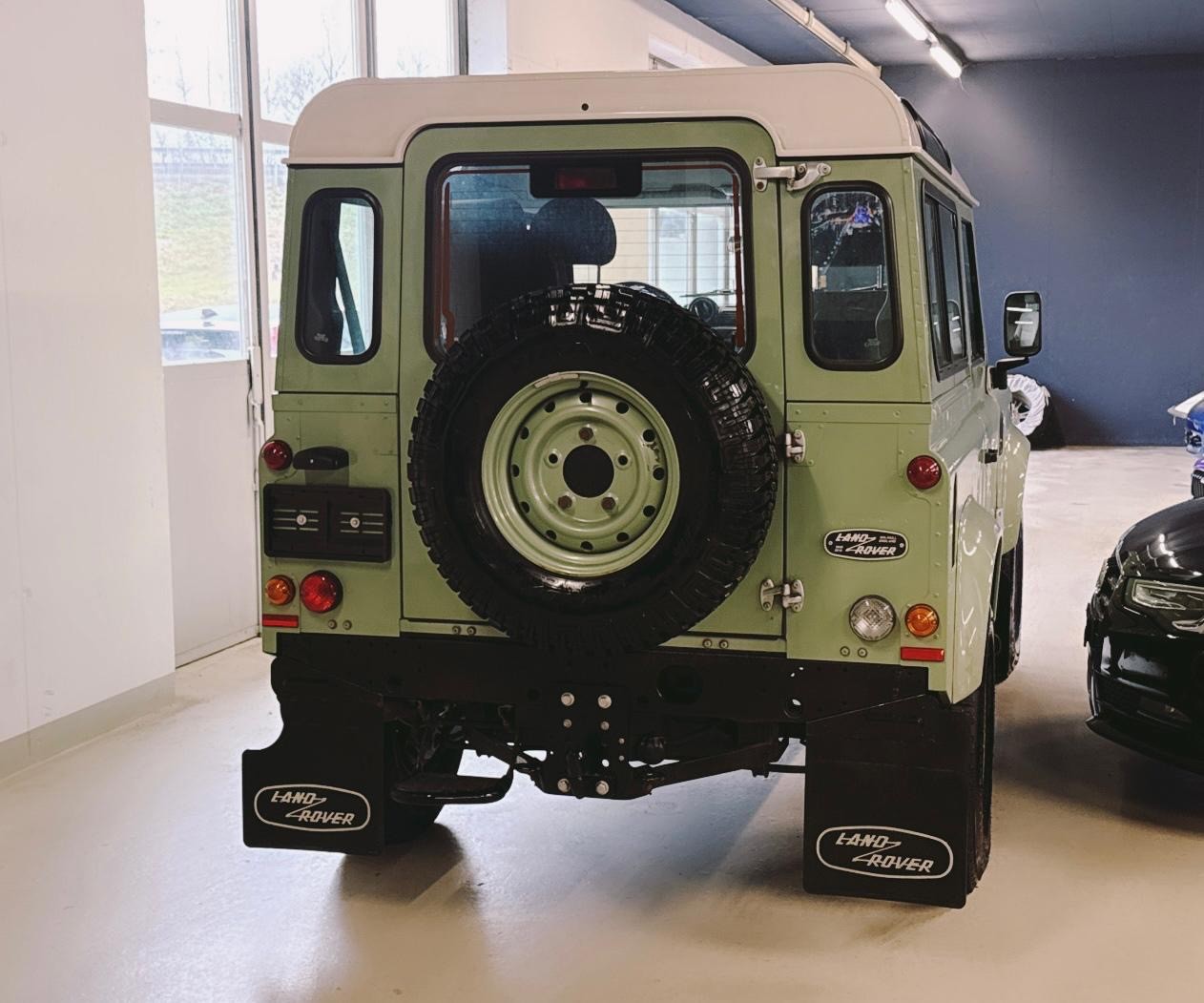LAND ROVER Defender 90 2.2 TD4 Station Wagon Heritage-image-9