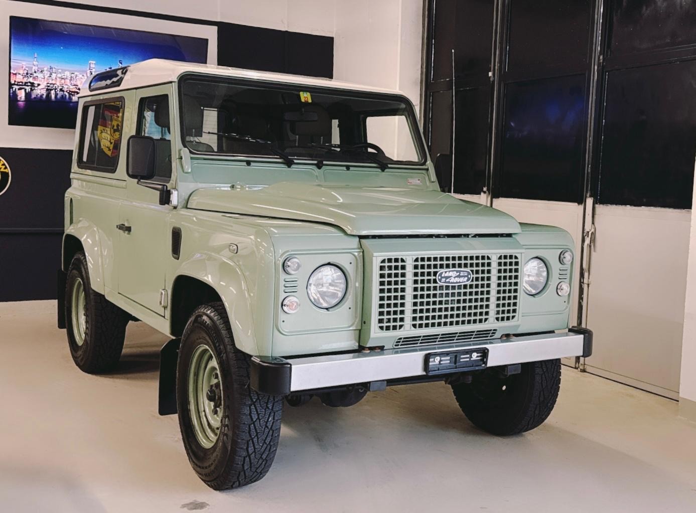 LAND ROVER Defender 90 2.2 TD4 Station Wagon Heritage-image-3