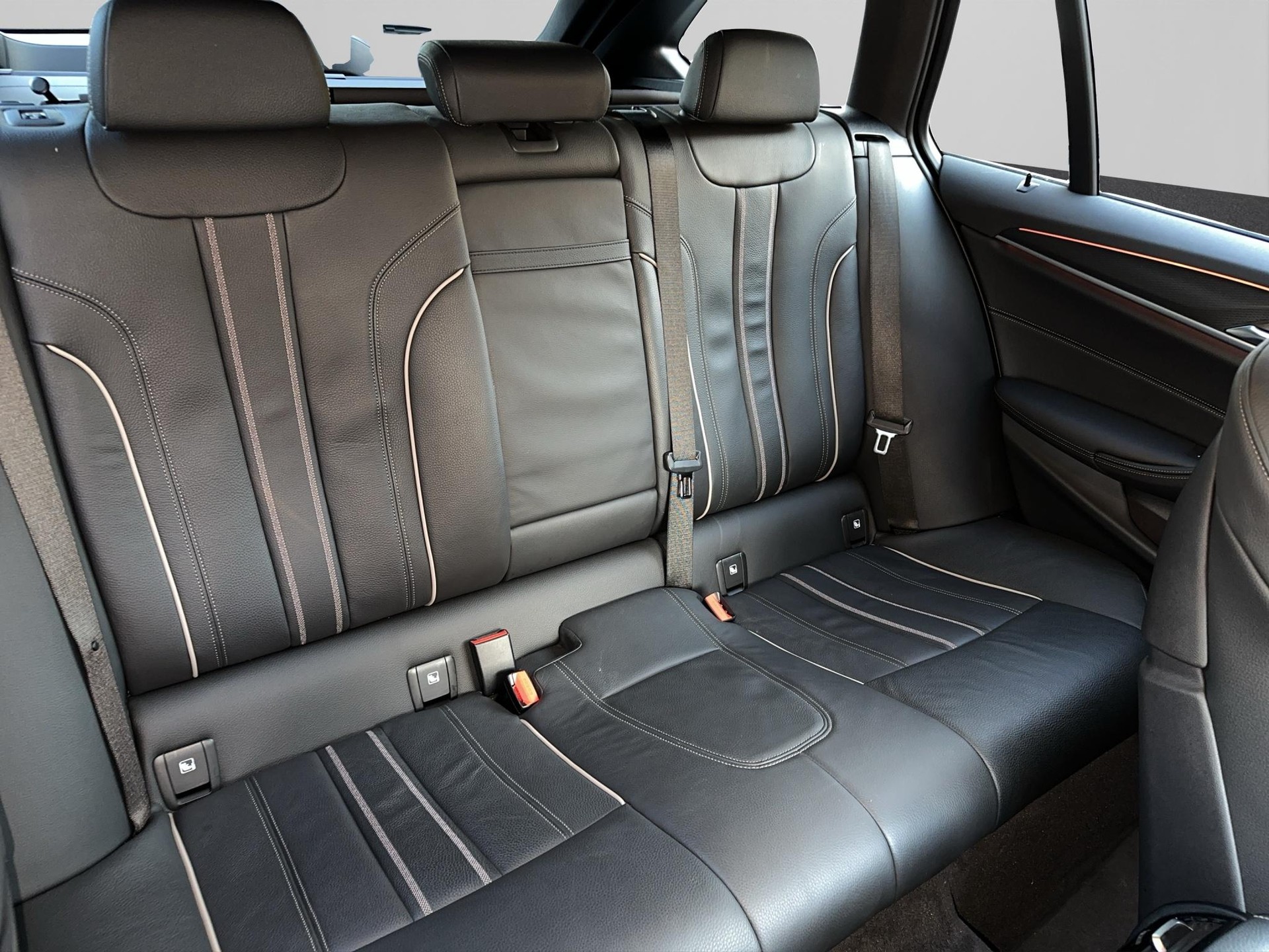 BMW 520d xDrive 48V Touring Pure M Sport-image-15