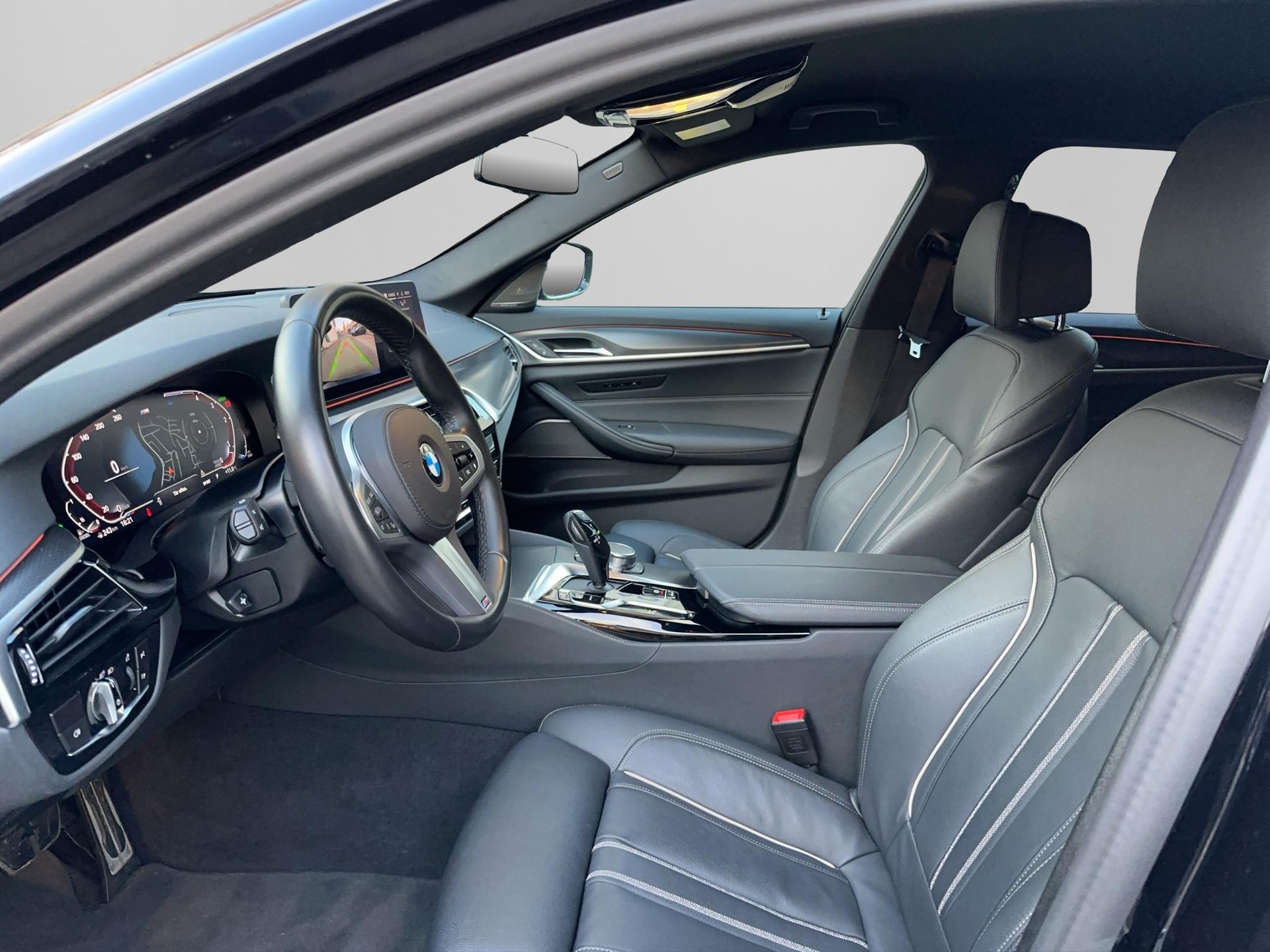 BMW 520d xDrive 48V Touring Pure M Sport-image-10