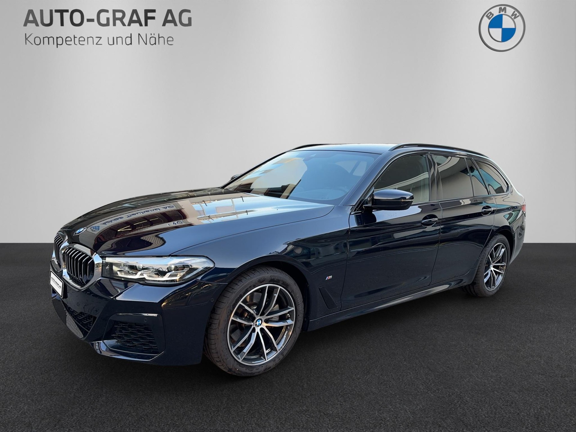 BMW 520d xDrive 48V Touring Pure M Sport-image-0