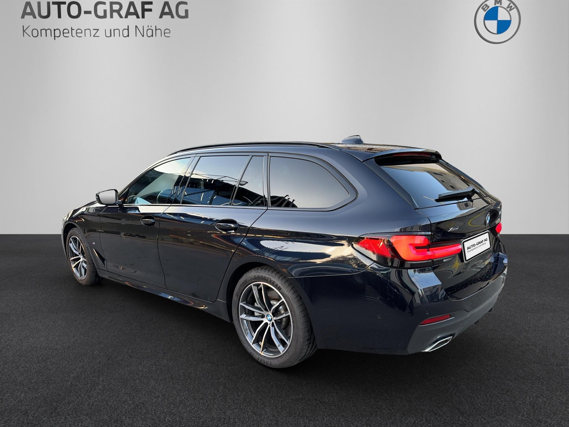 BMW 520d xDrive 48V Touring Pure M Sport-image-2