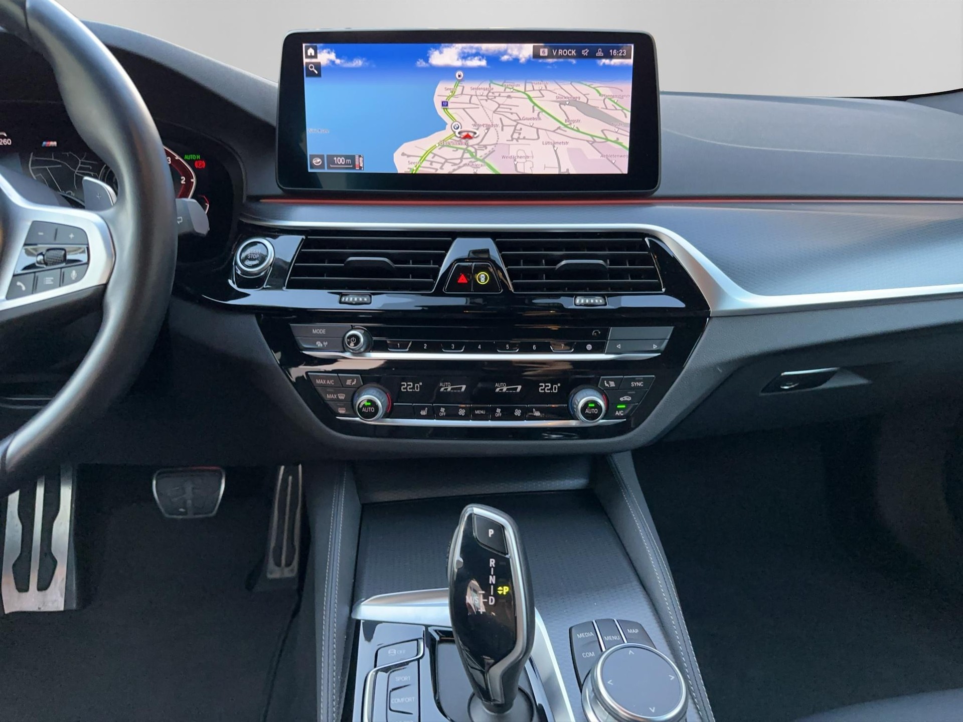 BMW 520d xDrive 48V Touring Pure M Sport-image-16