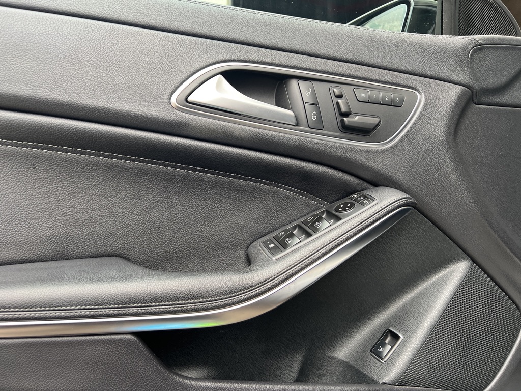 MERCEDES-BENZ CLA 45 AMG 4Matic Speedshift-image-10