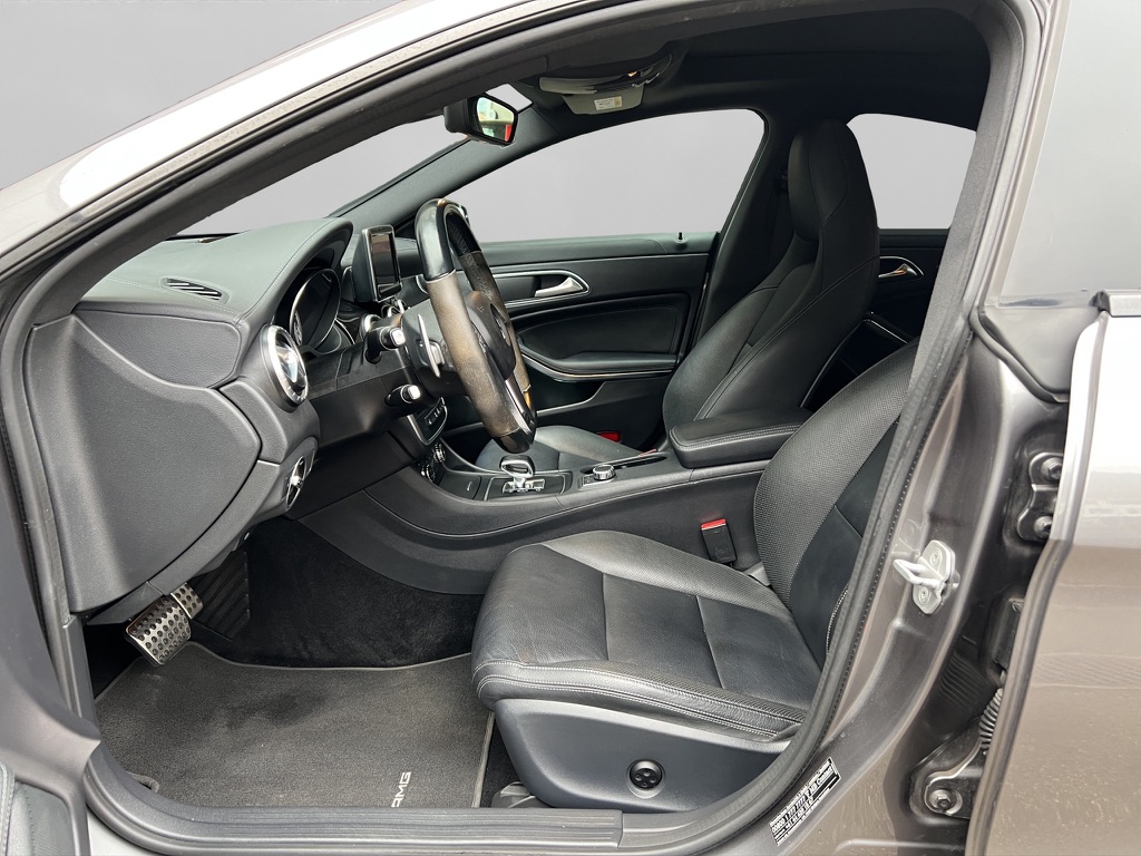 MERCEDES-BENZ CLA 45 AMG 4Matic Speedshift-image-9