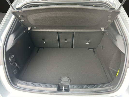 MERCEDES-BENZ A 180 Night Star 7G-DCT-image-10