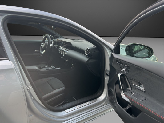 MERCEDES-BENZ A 180 Night Star 7G-DCT-image-7