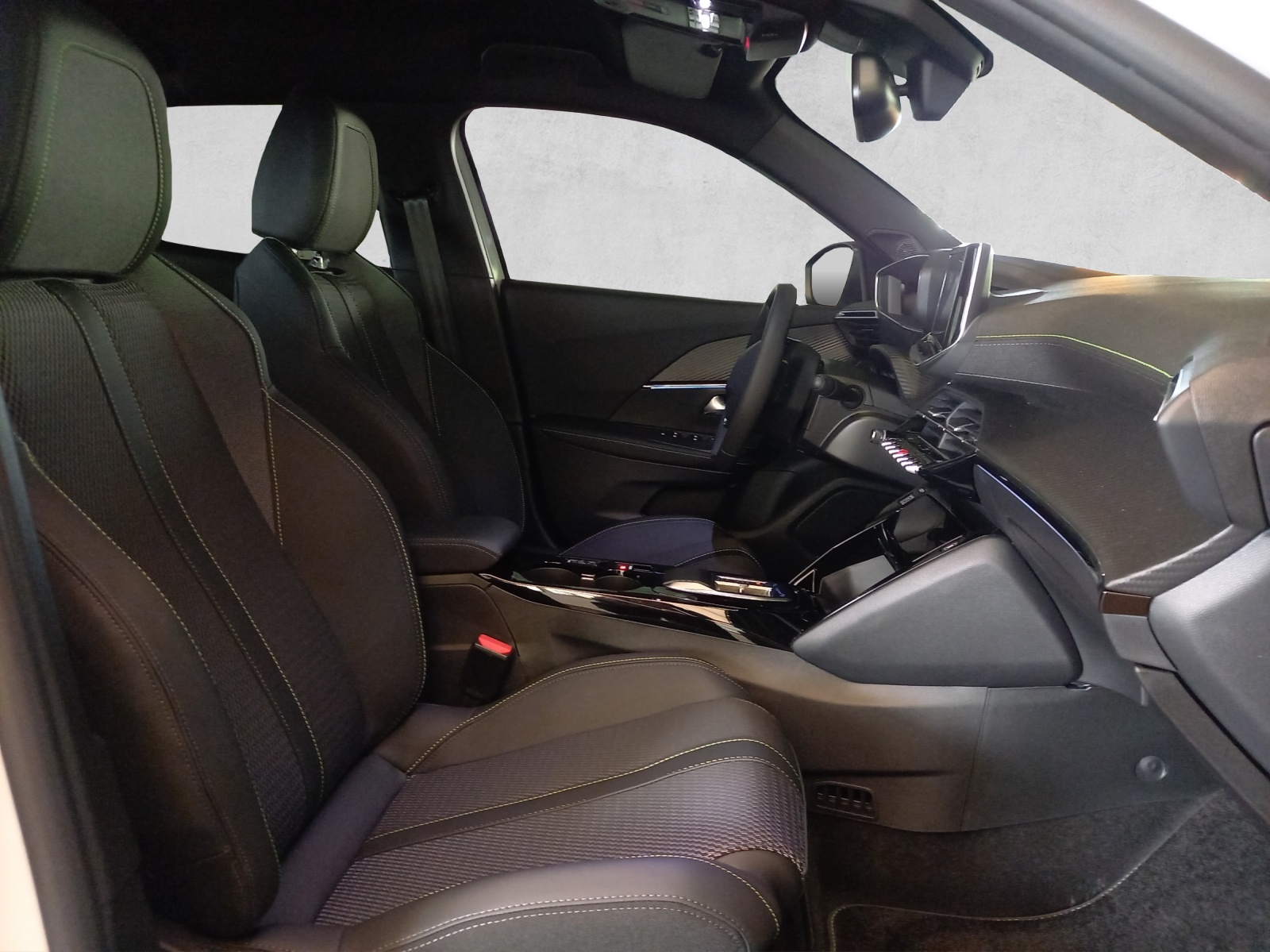 PEUGEOT 2008 e-GT 54kWh-image-14