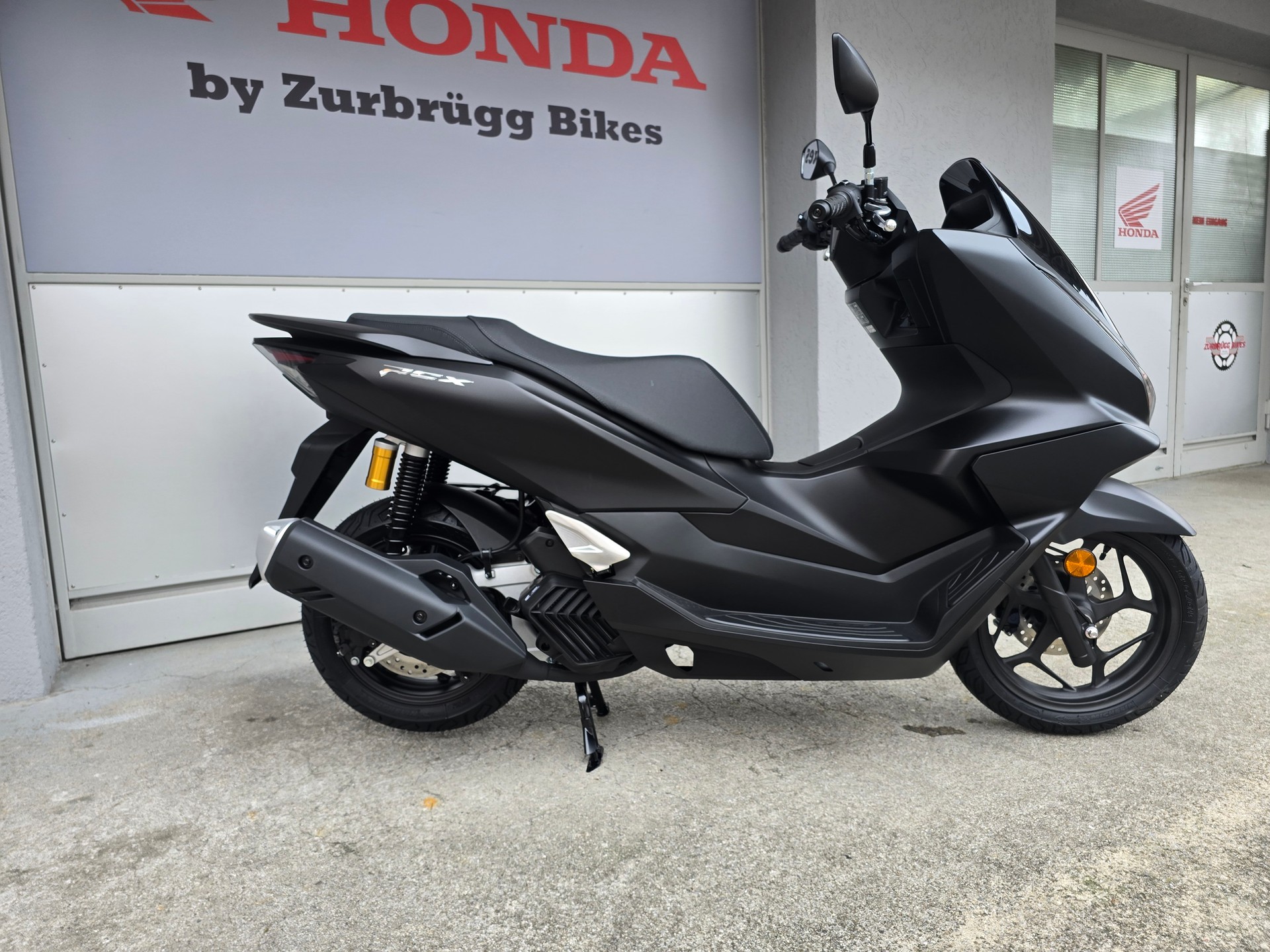 HONDA PCX 125 DX TFT. connectivity-showroom-element-1